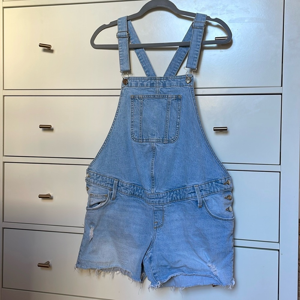 Ingrid + Isabel maternity shortall